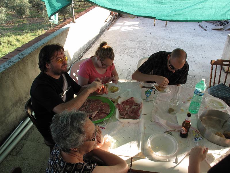 IMG_1684.jpg - Inzio pranzo, ore 15.00... finirà in giornata??